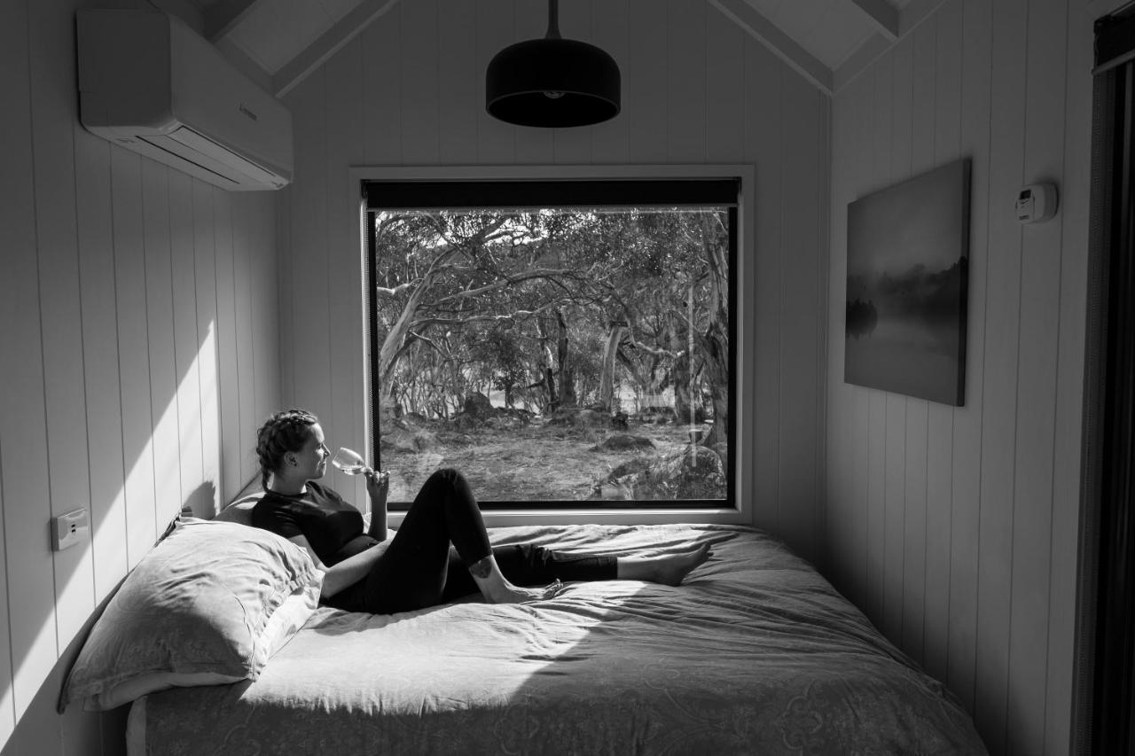 Big Yard Escapes - Two Off-Grid Tiny Houses On The Mowamba River Jindabyne Exteriér fotografie