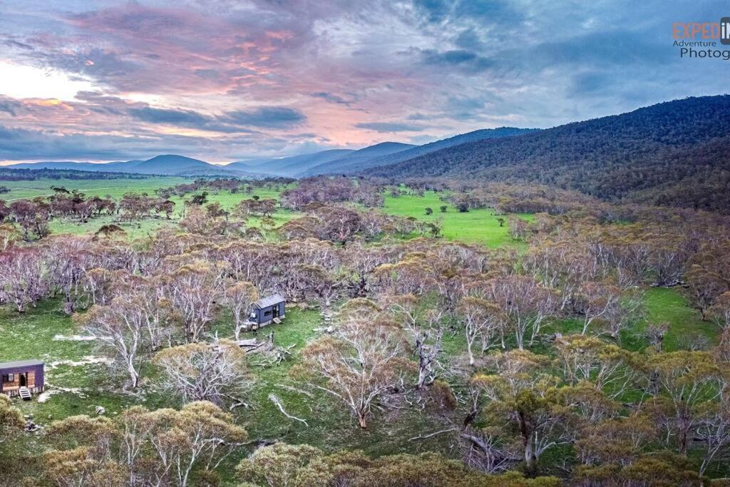 Big Yard Escapes - Two Off-Grid Tiny Houses On The Mowamba River Jindabyne Exteriér fotografie