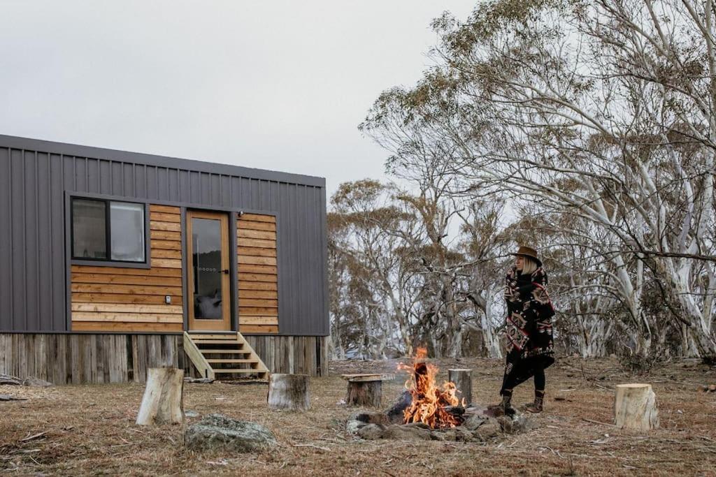 Big Yard Escapes - Two Off-Grid Tiny Houses On The Mowamba River Jindabyne Exteriér fotografie