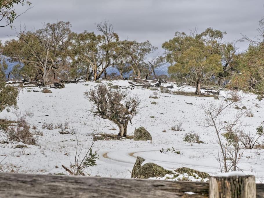 Big Yard Escapes - Two Off-Grid Tiny Houses On The Mowamba River Jindabyne Exteriér fotografie