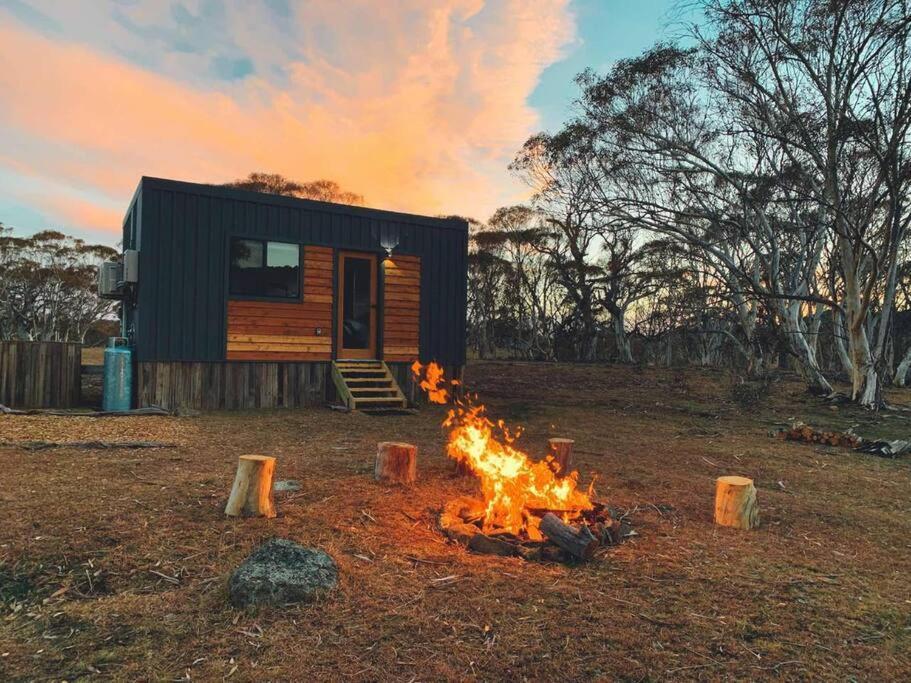 Big Yard Escapes - Two Off-Grid Tiny Houses On The Mowamba River Jindabyne Exteriér fotografie