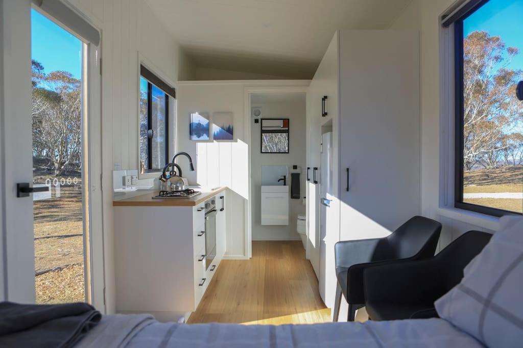 Big Yard Escapes - Two Off-Grid Tiny Houses On The Mowamba River Jindabyne Exteriér fotografie