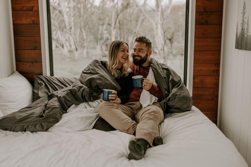 Big Yard Escapes - Two Off-Grid Tiny Houses On The Mowamba River Jindabyne Exteriér fotografie