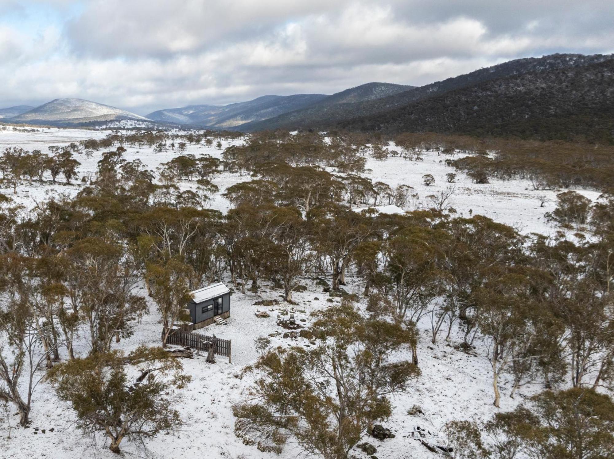 Big Yard Escapes - Two Off-Grid Tiny Houses On The Mowamba River Jindabyne Exteriér fotografie