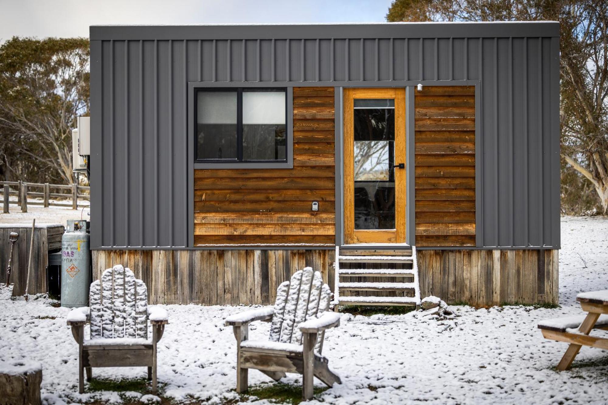 Big Yard Escapes - Two Off-Grid Tiny Houses On The Mowamba River Jindabyne Exteriér fotografie