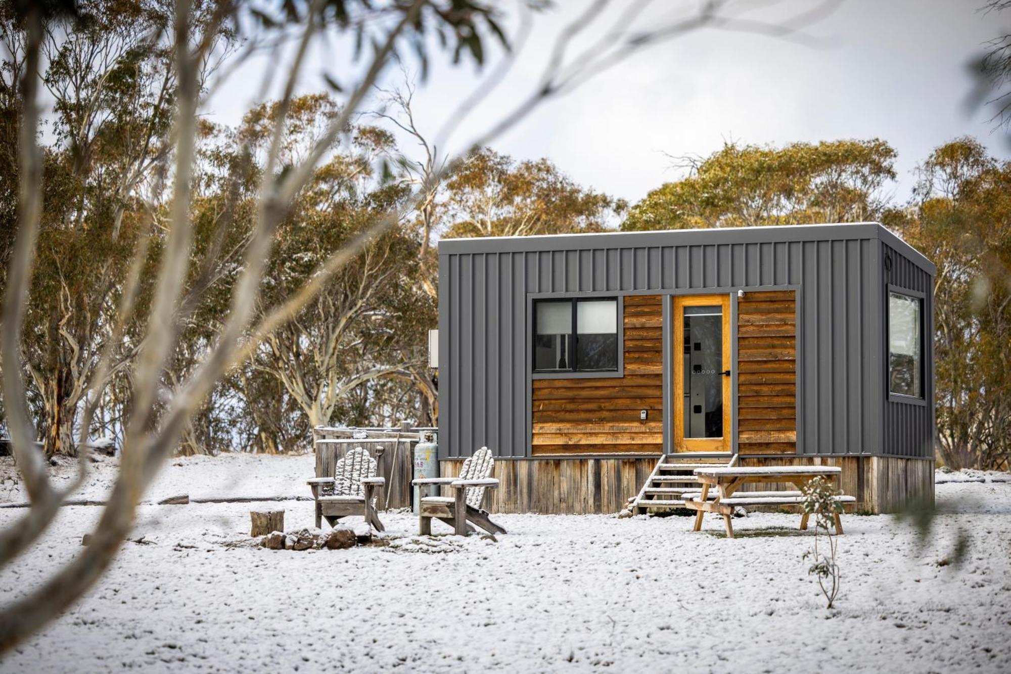 Big Yard Escapes - Two Off-Grid Tiny Houses On The Mowamba River Jindabyne Exteriér fotografie