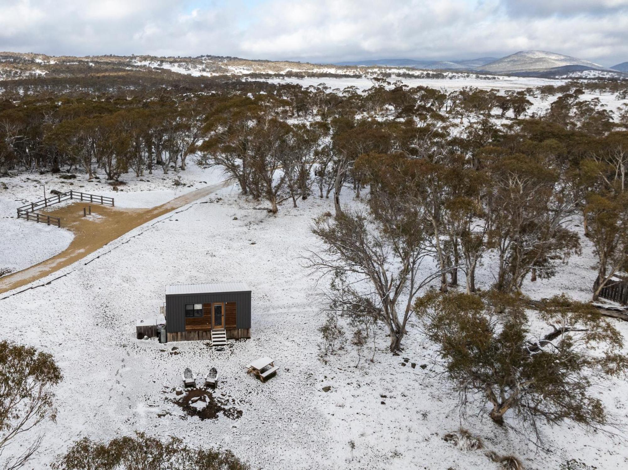 Big Yard Escapes - Two Off-Grid Tiny Houses On The Mowamba River Jindabyne Exteriér fotografie