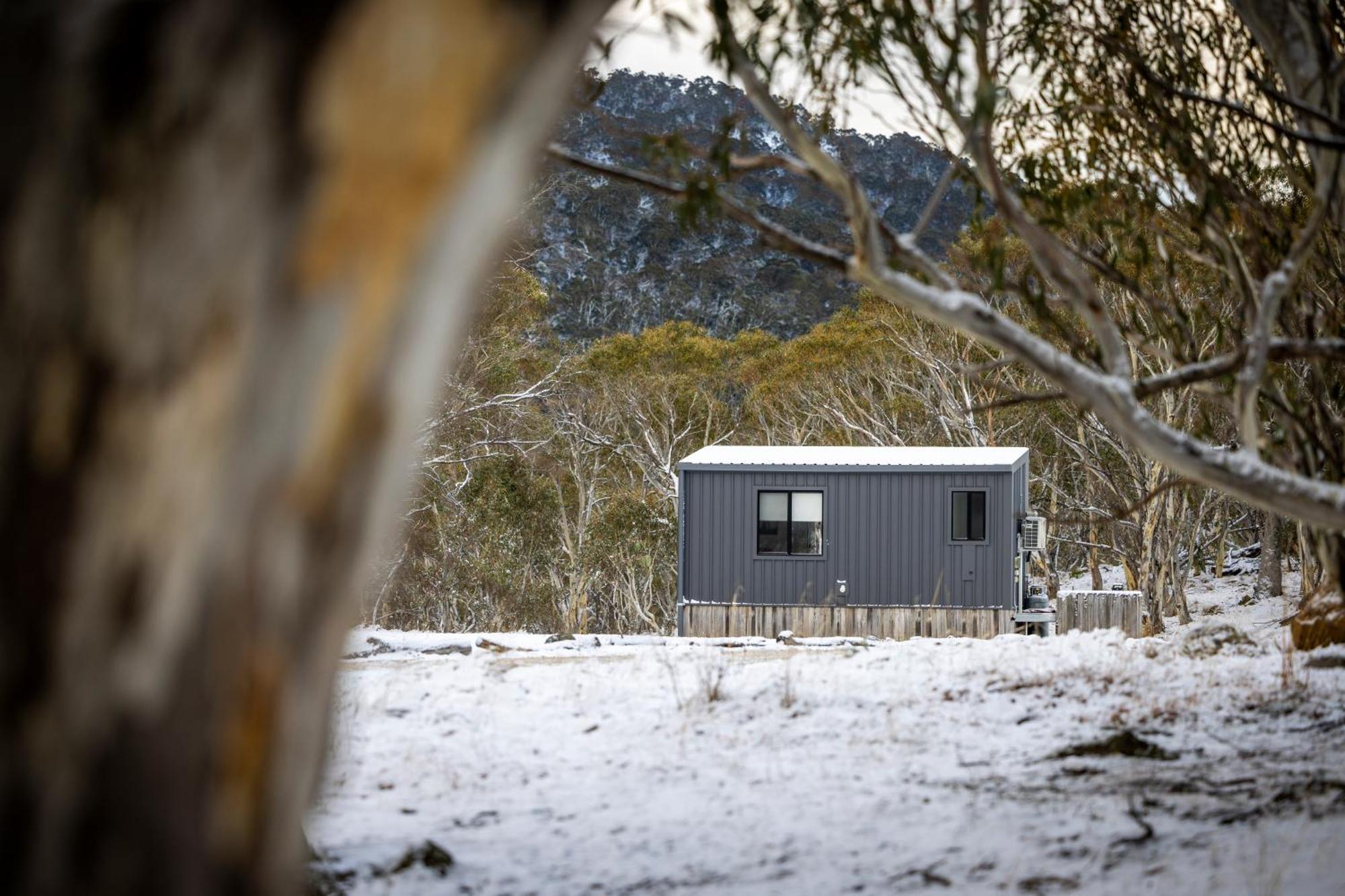 Big Yard Escapes - Two Off-Grid Tiny Houses On The Mowamba River Jindabyne Exteriér fotografie